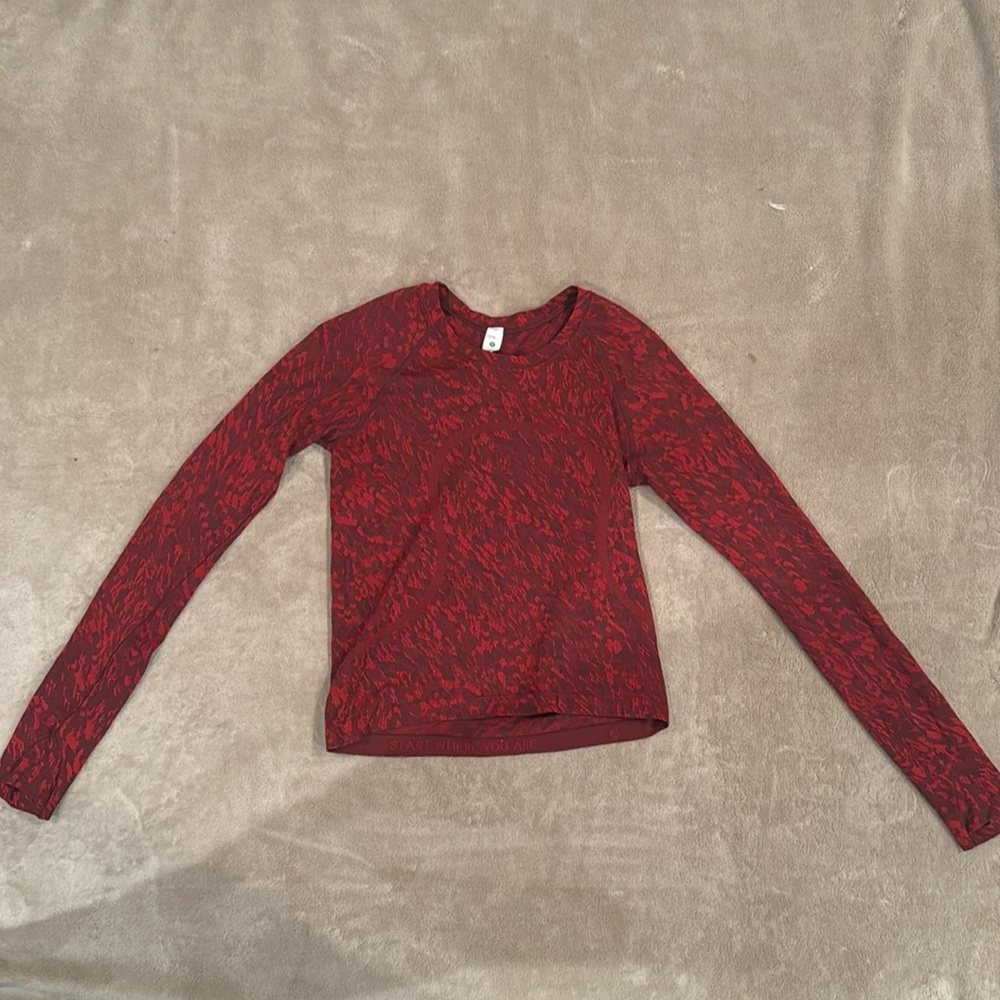 Lululemon lunar new year long sleeve race swiftly size 6!